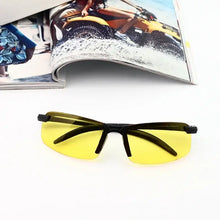 Load image into Gallery viewer, Men Night Vision Glasses for Driving Yellow Glasses PC Frame Sunglasses Outdoor Glasses To Handle At Night Anti Glare Gafas